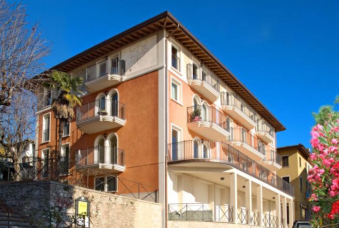 Former Hotel Central loc. Fasano Gardone Riviera