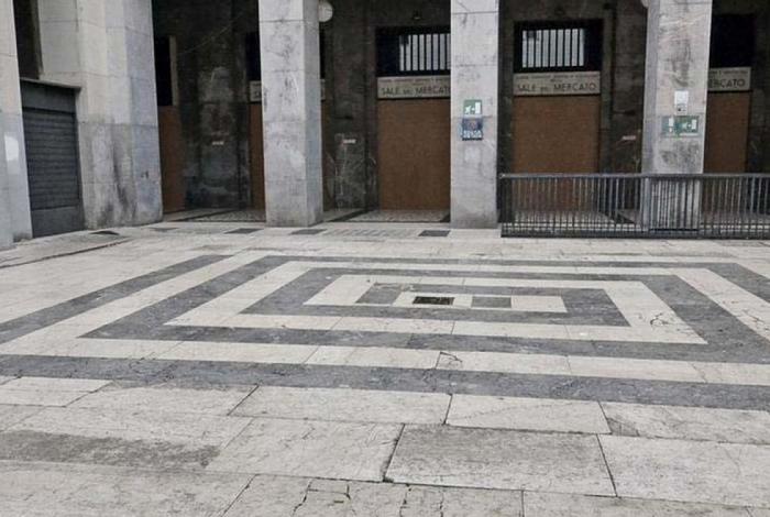 Restoration of the flooring piazza quadriportico Brescia